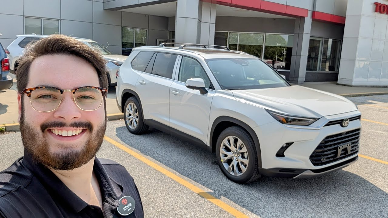 2025 Toyota Grand Highlander Hybrid Limited in Wind Chill Pearl
