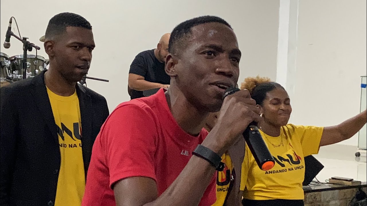 Toda igreja chorou na presença de Deus com esse jovem louvando - Pedro Werneck