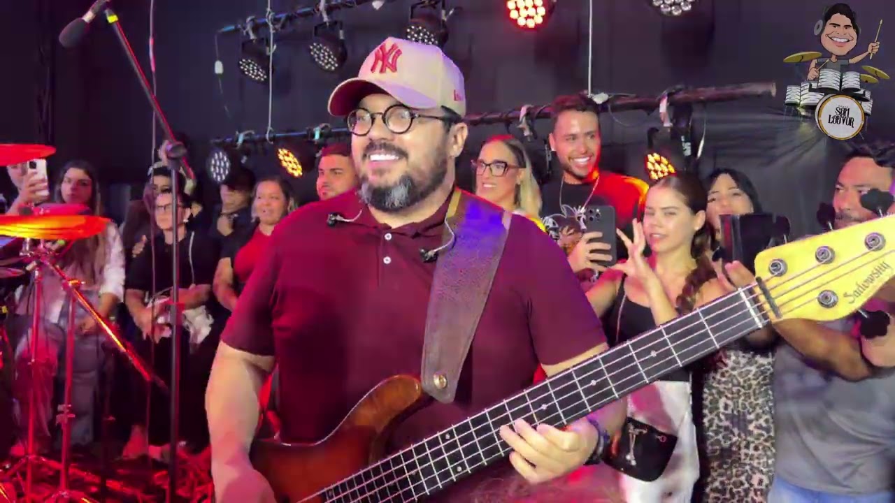 Netinho Viana tocando com Banda Som e Louvor