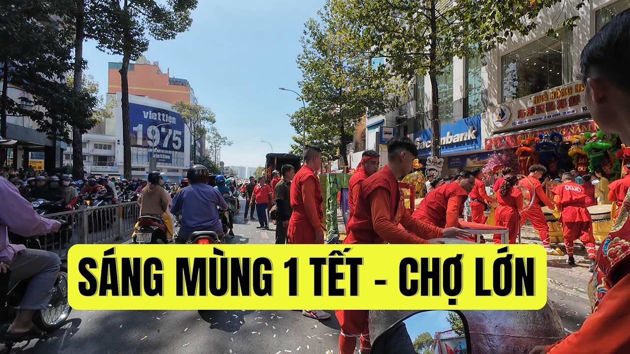 SÁNG MÙNG 1 TẾT TẠI CHỢ LỚN