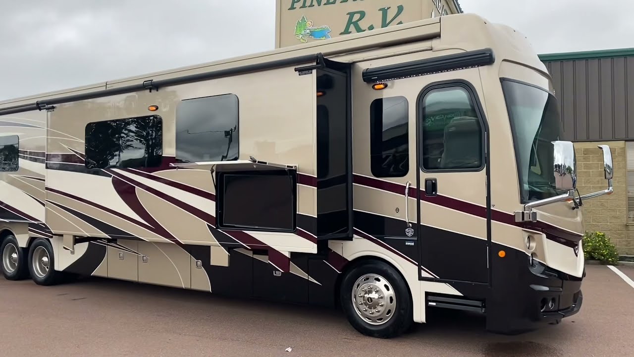 2018 Fleetwood Discovery LXE 44H