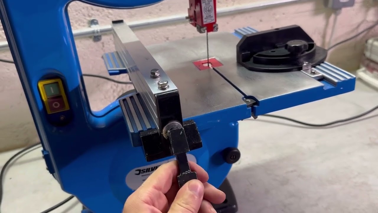 SILVERLINE BANDSAW 350w  €50 from Market Place