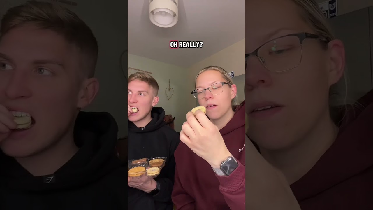 🇺🇸 Americans try 🇬🇧 British traditional Xmas Biscuit selection! 