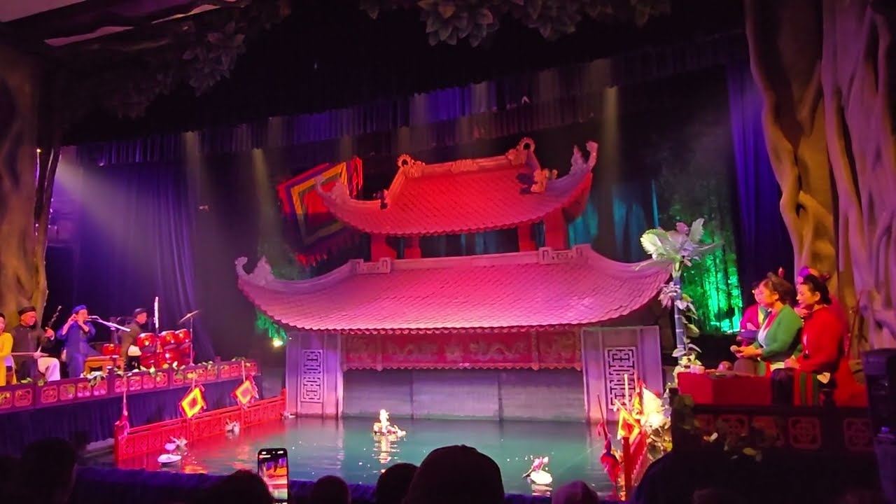 ● 탕롱 수상인형극장(Thang Long Water Puppet Theater)