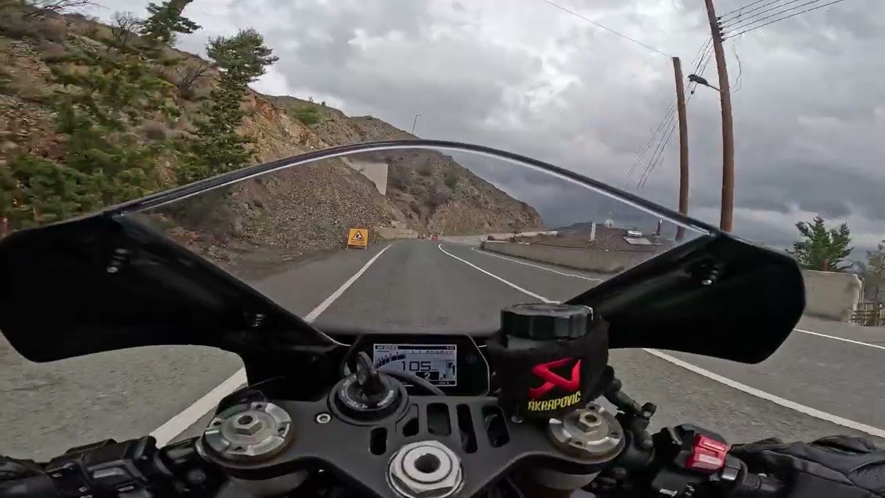 Yamaha R1 Akrapovic crossplane sound