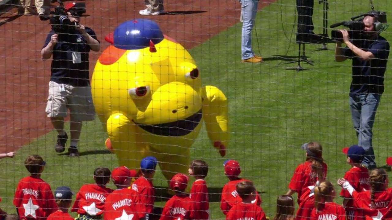 ATL@PHI: Galapagos Gang visits Citizen's Bank Park
