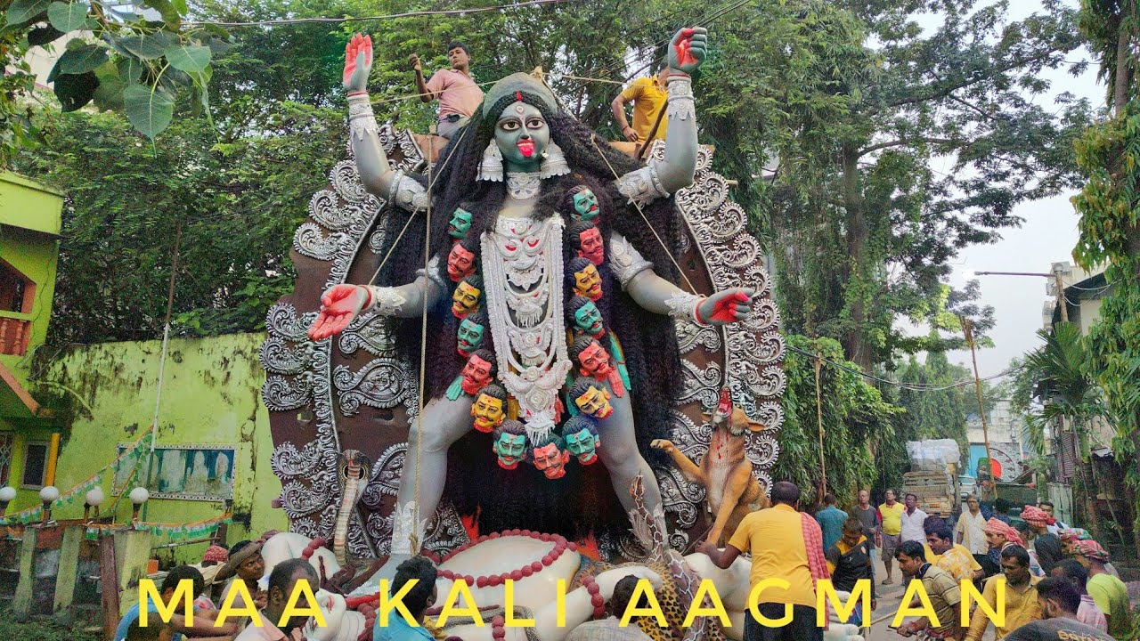 KALI PUJA 2025|MAA KALI PRATIMA GOING TO PANDAL FROM KUMARTULI|KOLKATA KALI PUJA PANDAL 2025