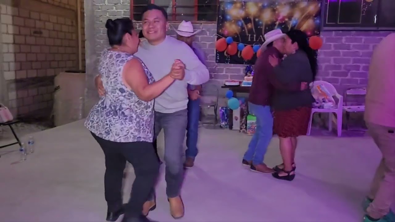 Nos fuimos hasta SAN AGUSTÍN ATENANGO llevando serenata para MIRELLA ELENA, MIKE GUZMAN Y MINI MIKE.