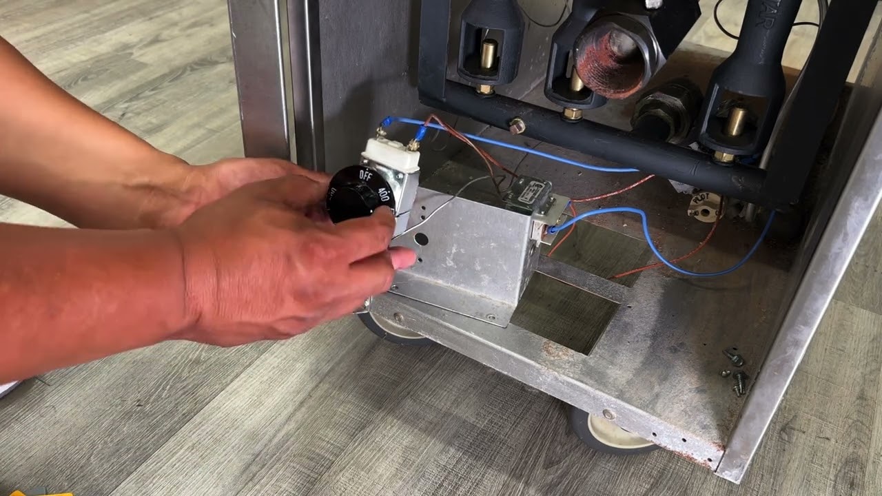 How to Diagnose a Deep Fryer Thermostat