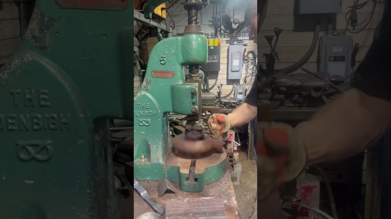 SUPER COOL flypress flower center die!!! #blacksmith