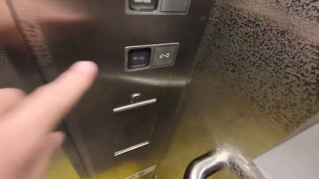 大阪メトロ 長堀鶴見緑地線 大阪ビジネスパーク駅のエレベーター（1号機）