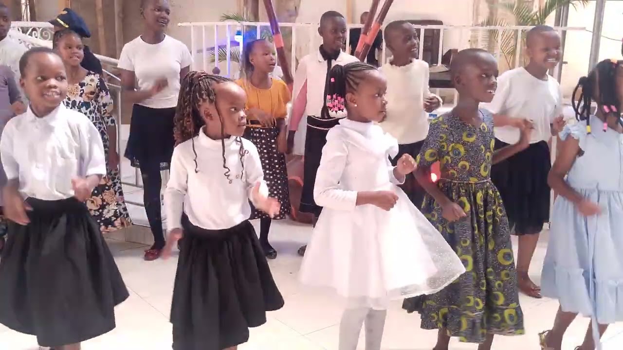 WOOW! WATOTO WA NEW CHEMCHEM WAKIFURAHIA SIKUKUU YA KRISMASS KWA UPEKEE. IBADA KAMILI DEC 25. 2025