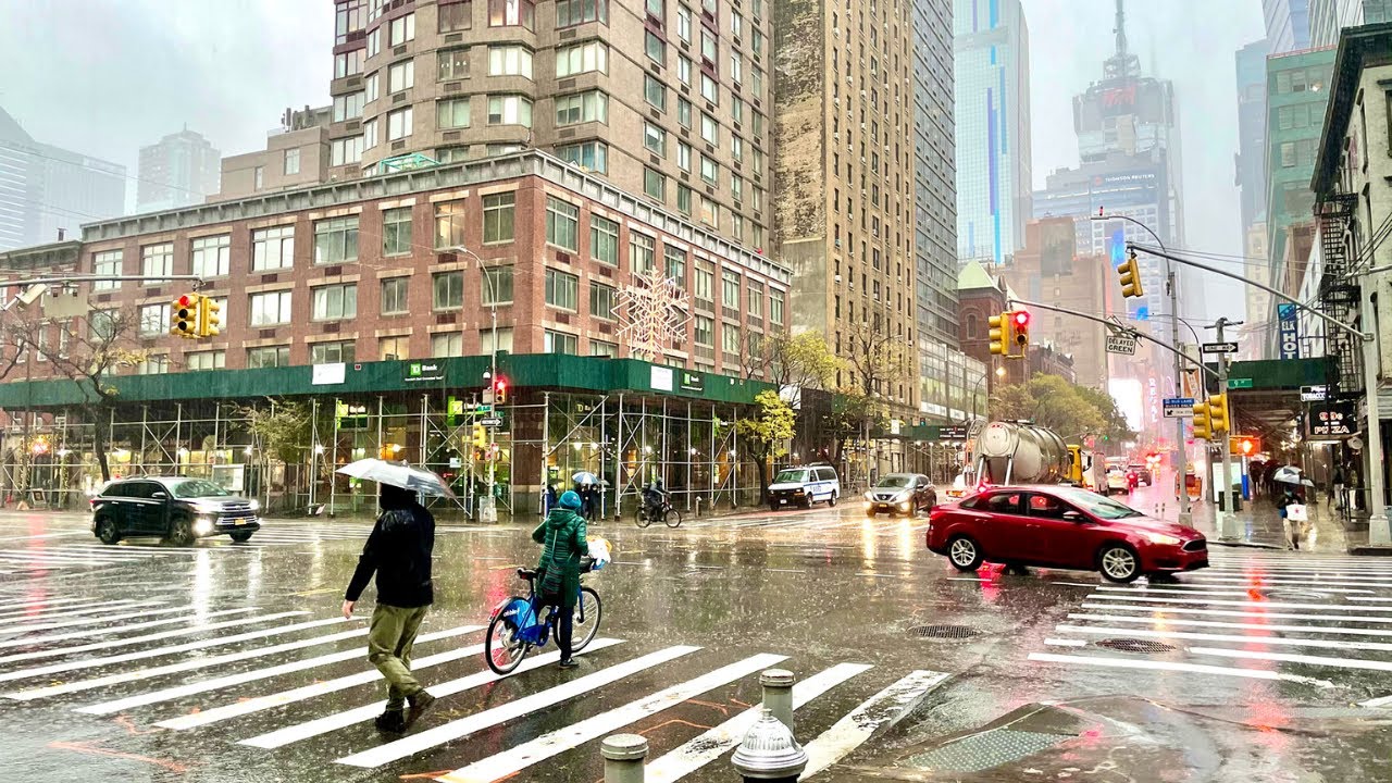 Walking in STRONG RAINSTORM in New York City During Rush Hour ⁴ᴷ⁶⁰