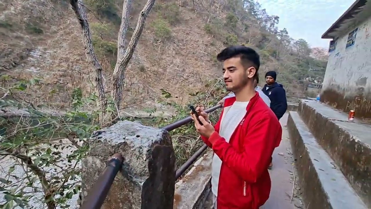 पहुंच गया नोयडा - नोयडा  .