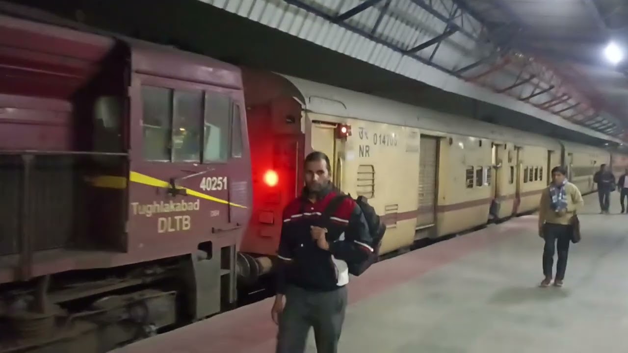Shalimar Express DLTB at full power speed up ,train video at constant speed 30km/hr
