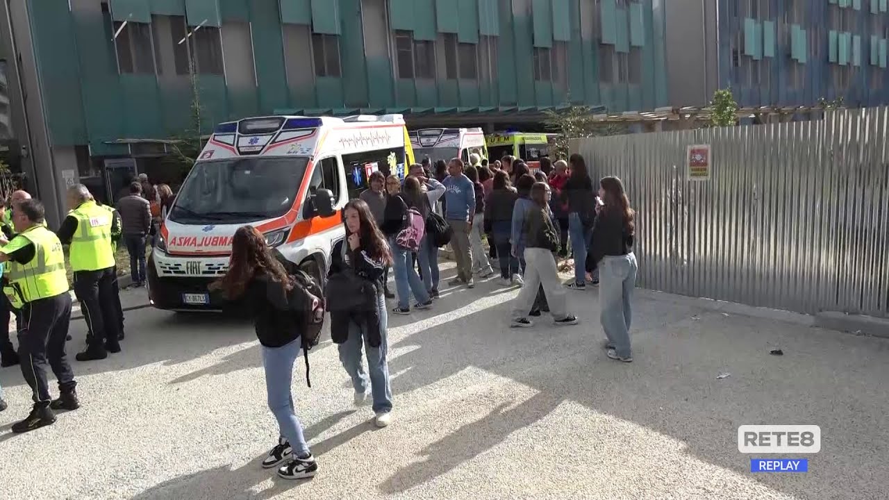 Pescara - Malori tra gli studenti, evacuato il Marconi