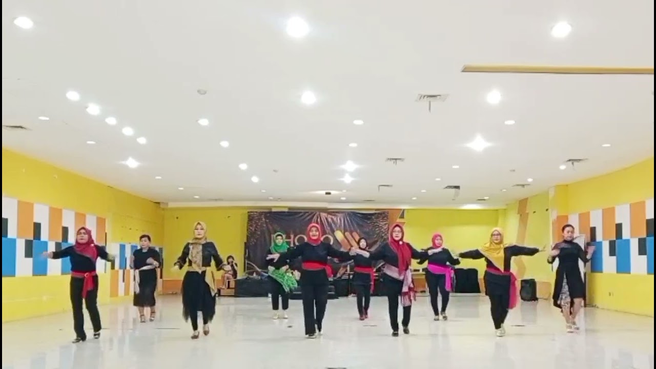 Sik Sik Sibatumanikam Line Dance. Choreo : Henny Soepono. Demo : Ida & ILDI Kota Kediri