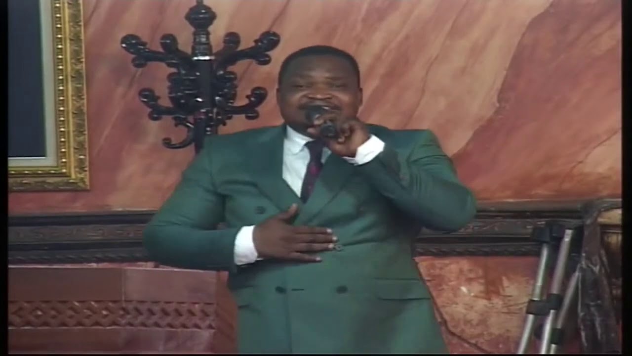 Frere Élisée chante au baruti tab( elikya na ngai
