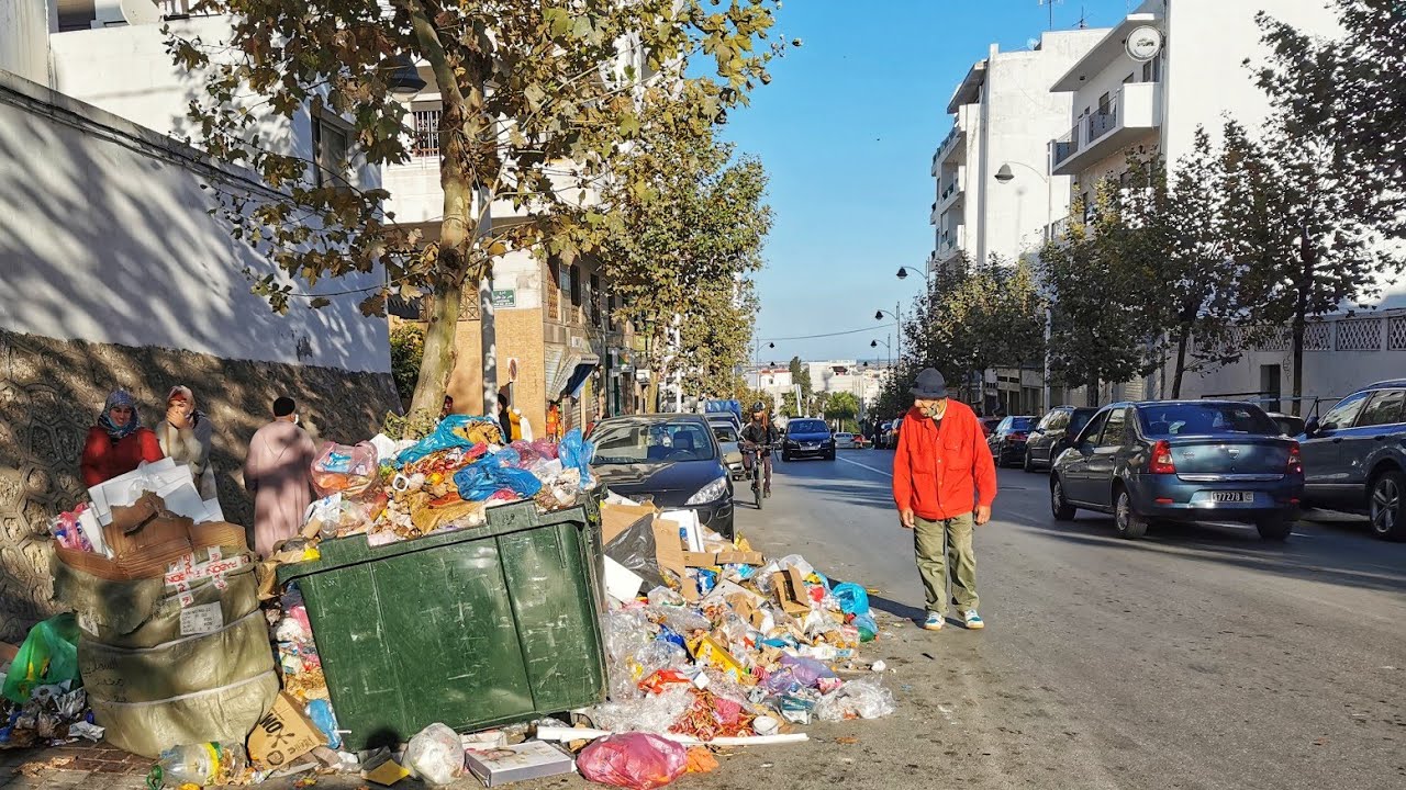 تطوان.. أنظف مدينة مغربية تغرق في الأزبال بسبب إضراب عمال النظافة