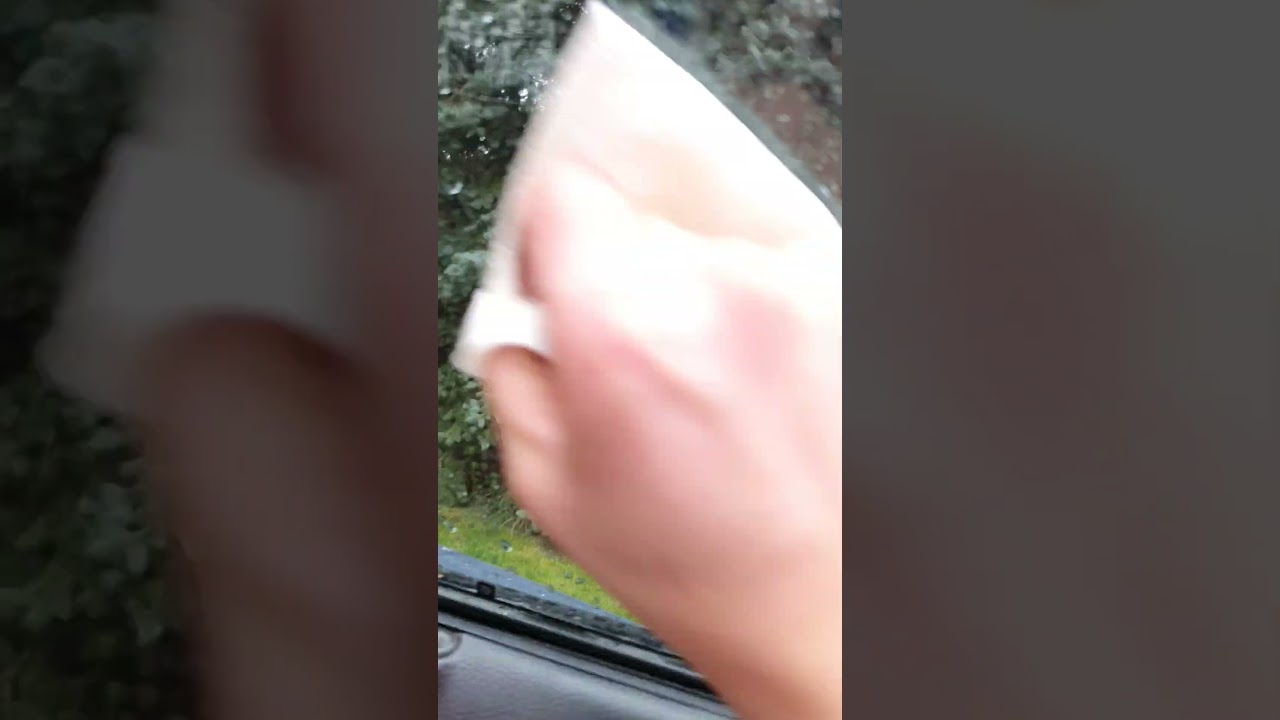 Jak szybko usunąć klej z folii do szyb przyciemniającej