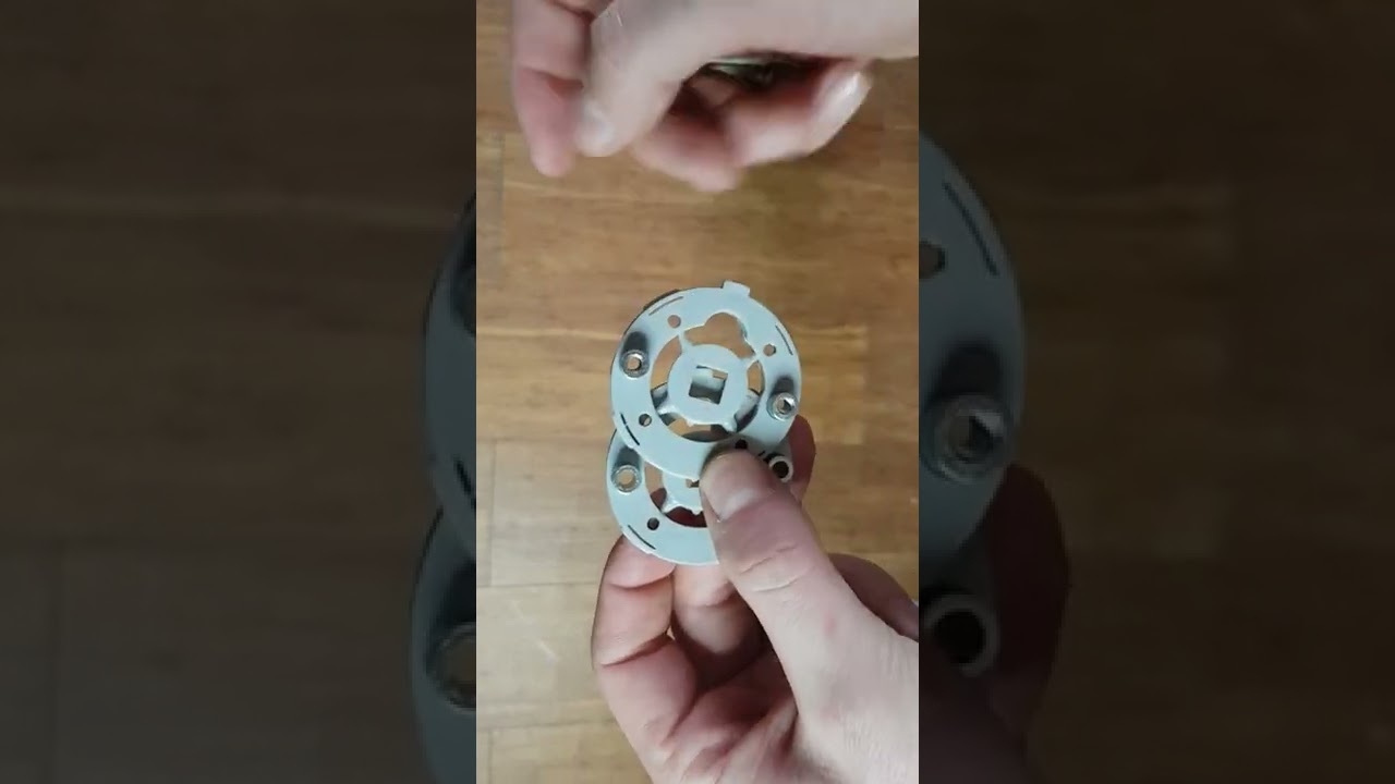 Comment utiliser les adaptateurs de montage des poignées de porte d'intérieur ? Explications.