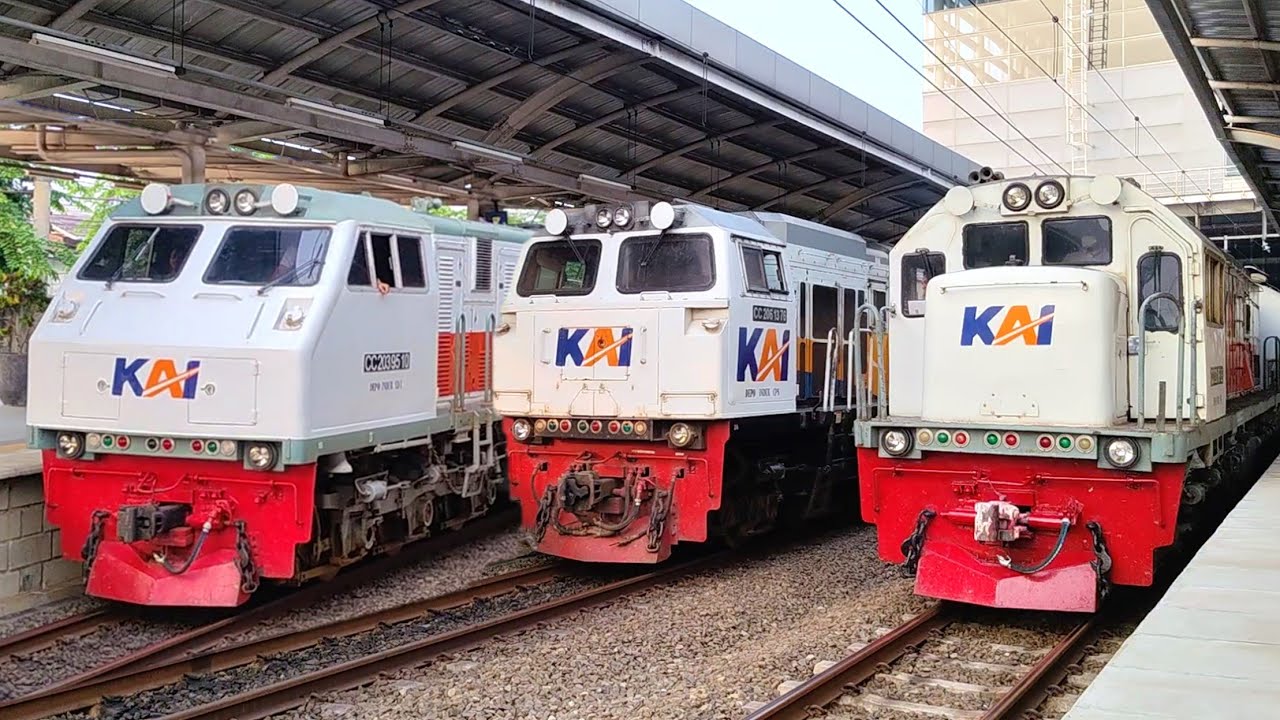 BANYAK KERETA !! TOP KOMPILASI KERETA API STASIUN TERSIBUK JAKARTA! Balapan Kereta & Masinis Ramah !