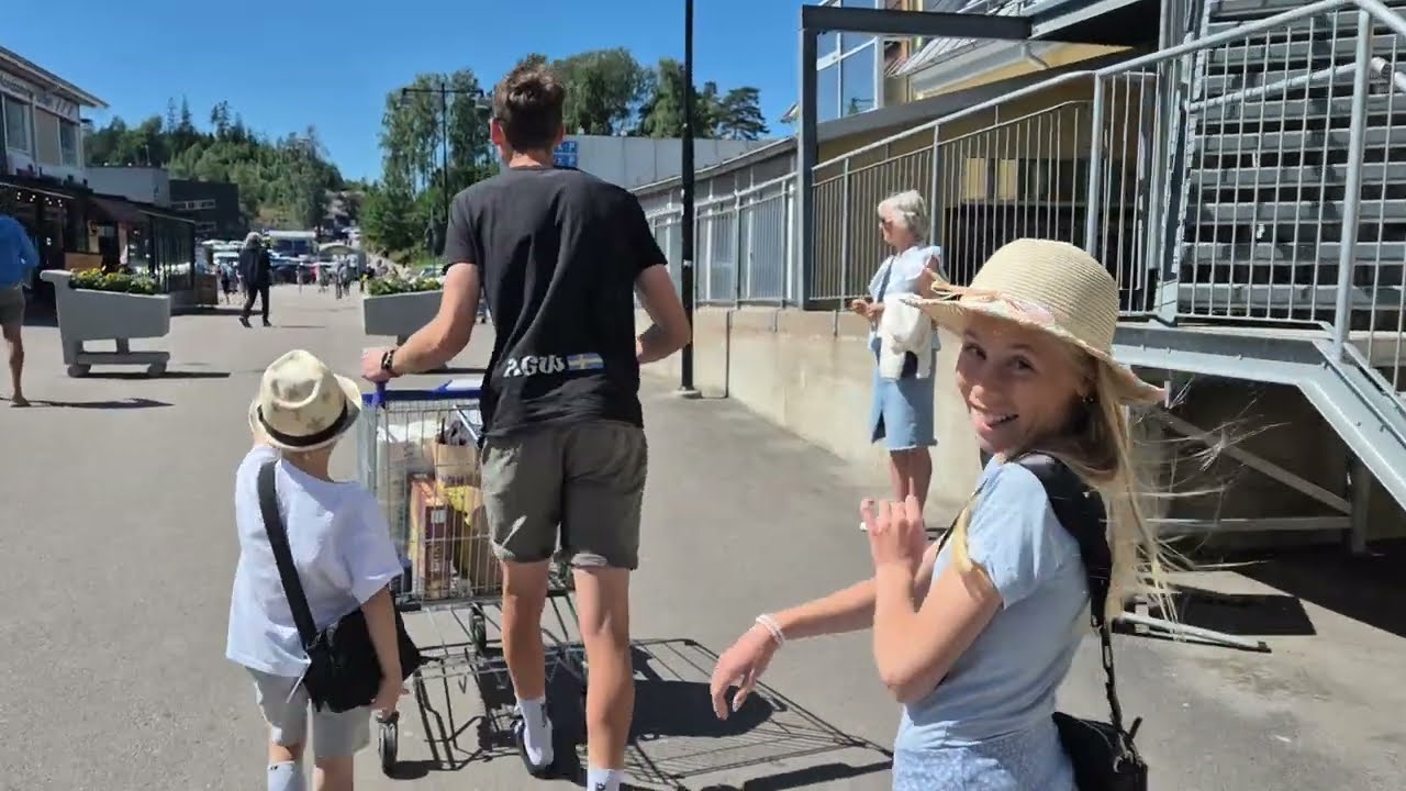 Åker till Ullared! Vem får ett bryt inne på Ullared? Avslutas med Ullareds haul. 