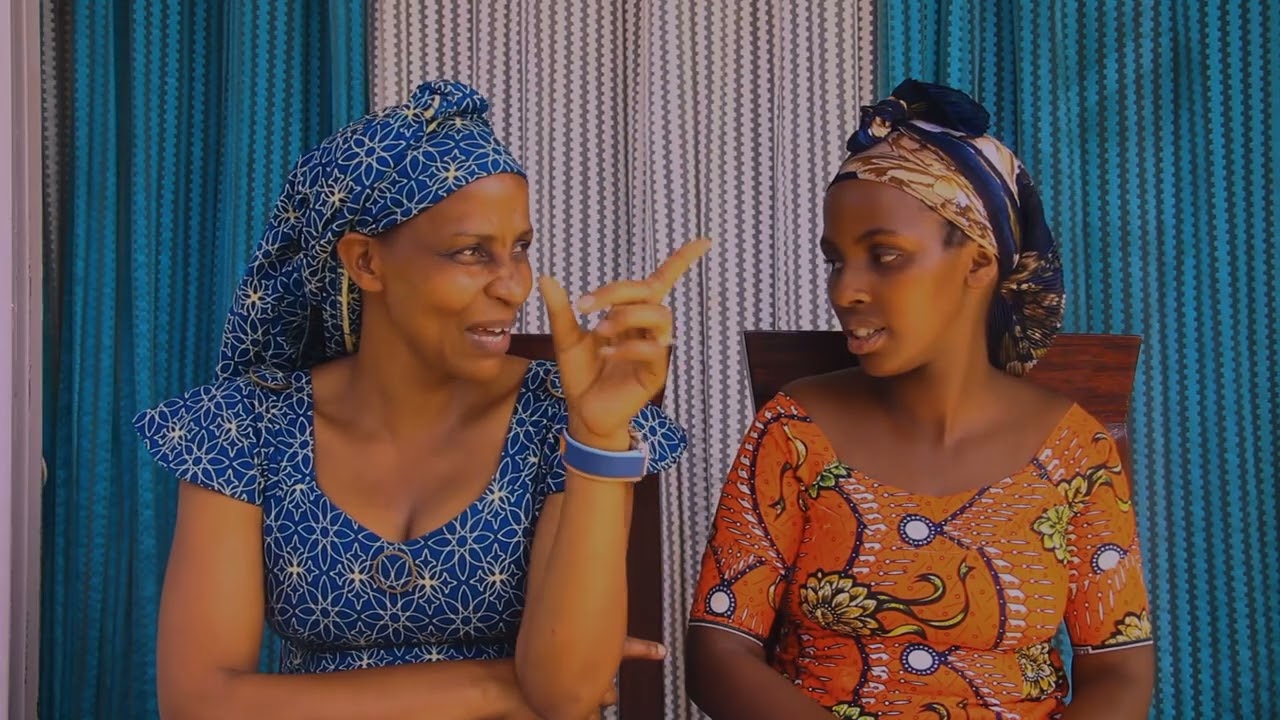 Hhhhhhh! ABAPFURERO NGO BARYA IHAMBA BATARAGERA AHOBANJYA ,BABA MAMA BAGARUKANYE INKURU ZISETSA 😂🤣💚💙