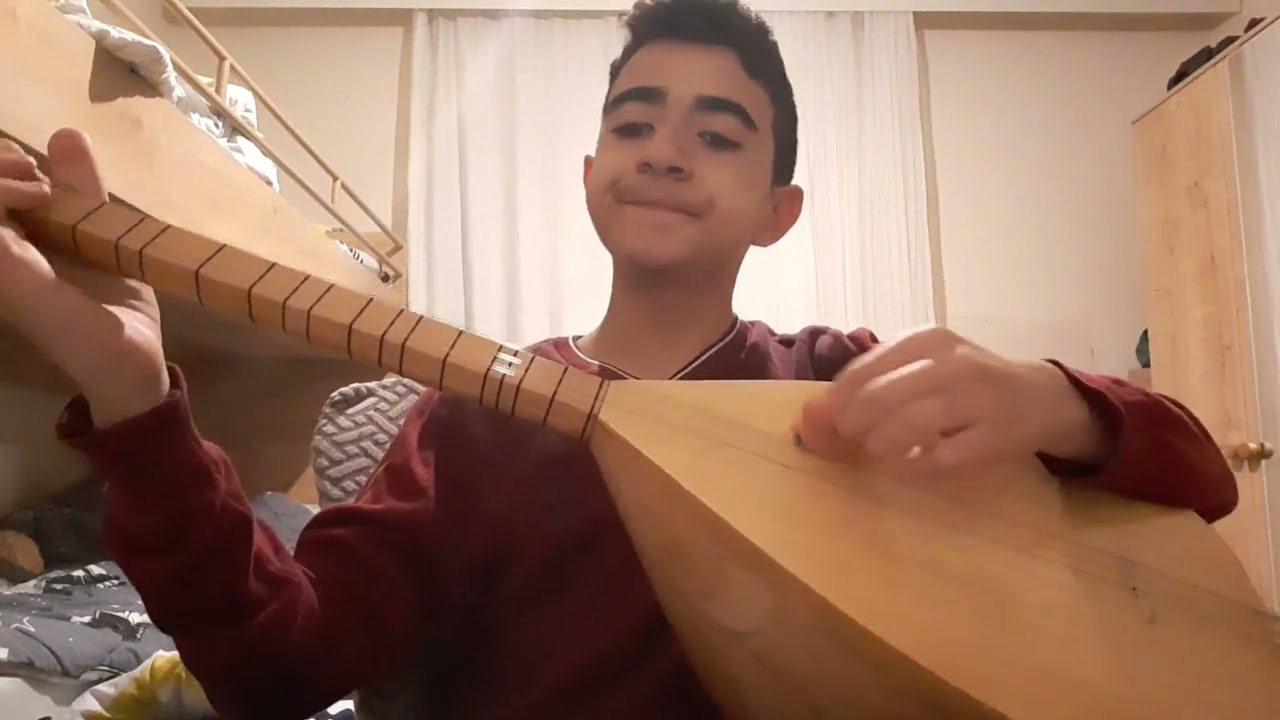 Sazda iki tane türkü çaldım.