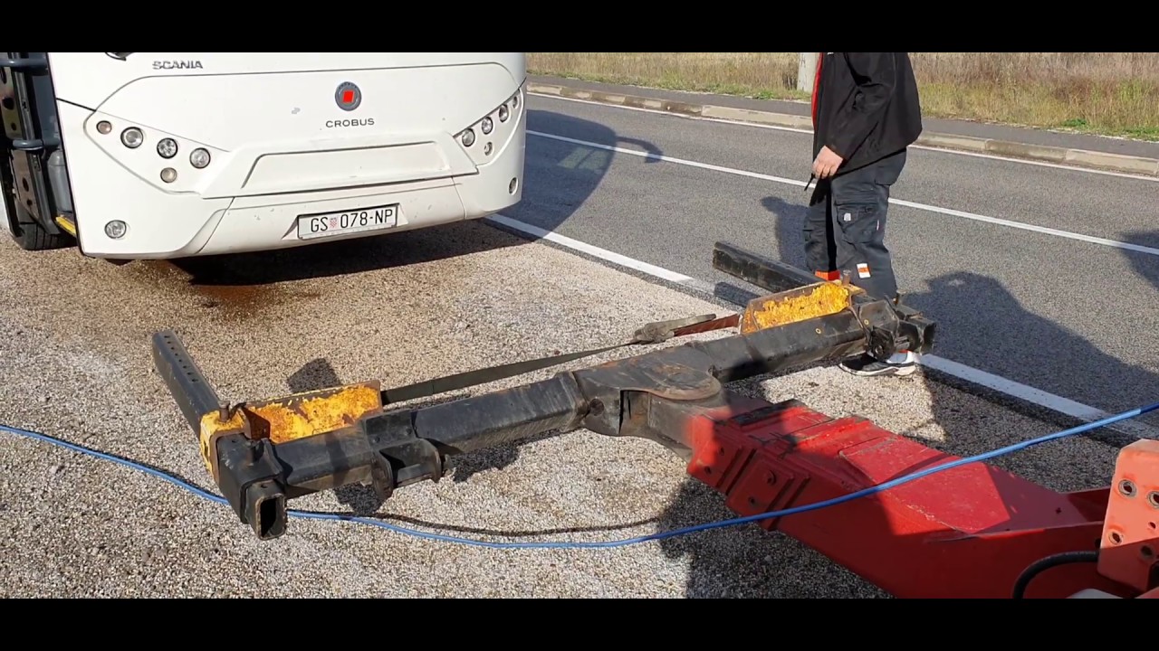 Auto Lončar i šlepanje autobusa 29.11.2019. / Tow truck transporting damaged bus