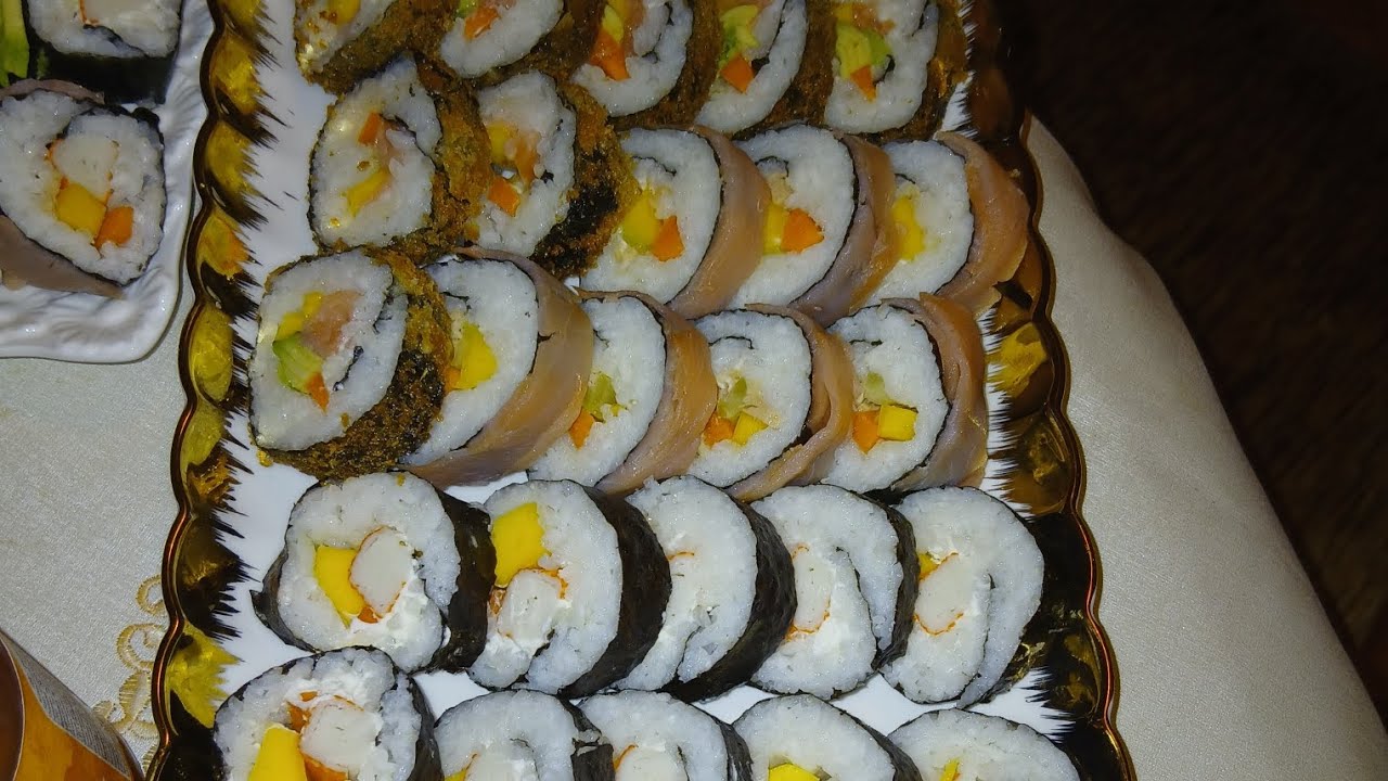 سوشي بطريقة ناجحة شكلا ومذاقا