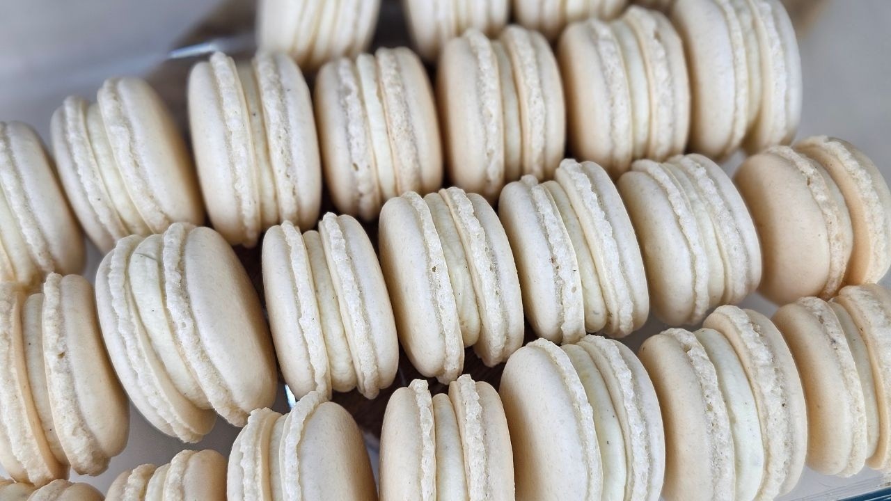 Macarons FACILES pour débutants – La recette inratable pas à pas + ganache vanille pour macarons
