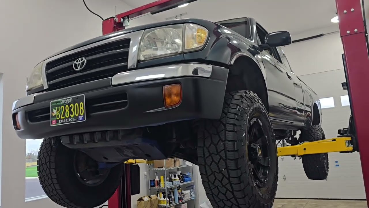 1st Gen 1995-2004 Toyota Tacoma Front Differential Oil Fluid Service Change / Quick & Easy! 