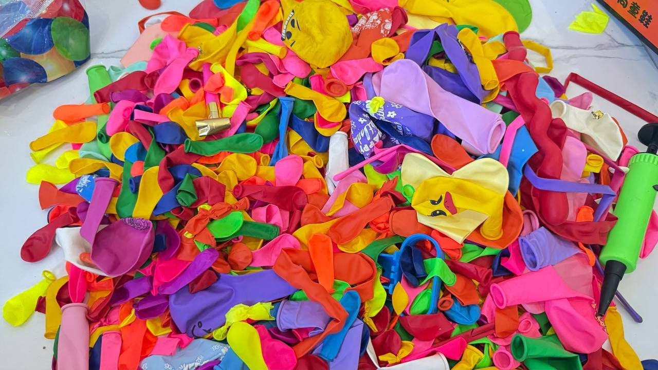 ASMR Satisfying Balloon Blowing #balloons #balloon #balloonpopping #balloon_show