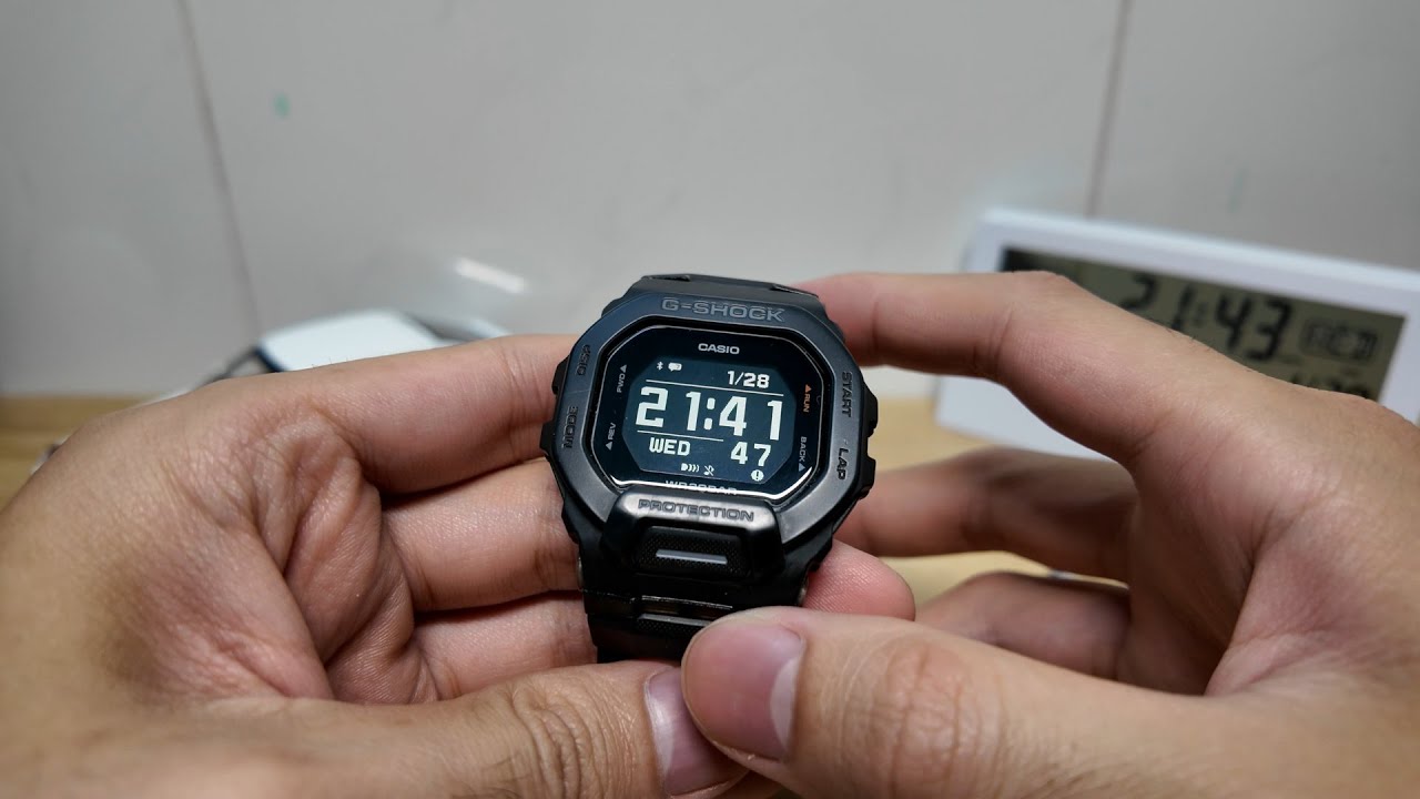 What's inside a G-SHOCK GBD 200 watch ? - How to replace the battery of G-SHOCK GBD 200