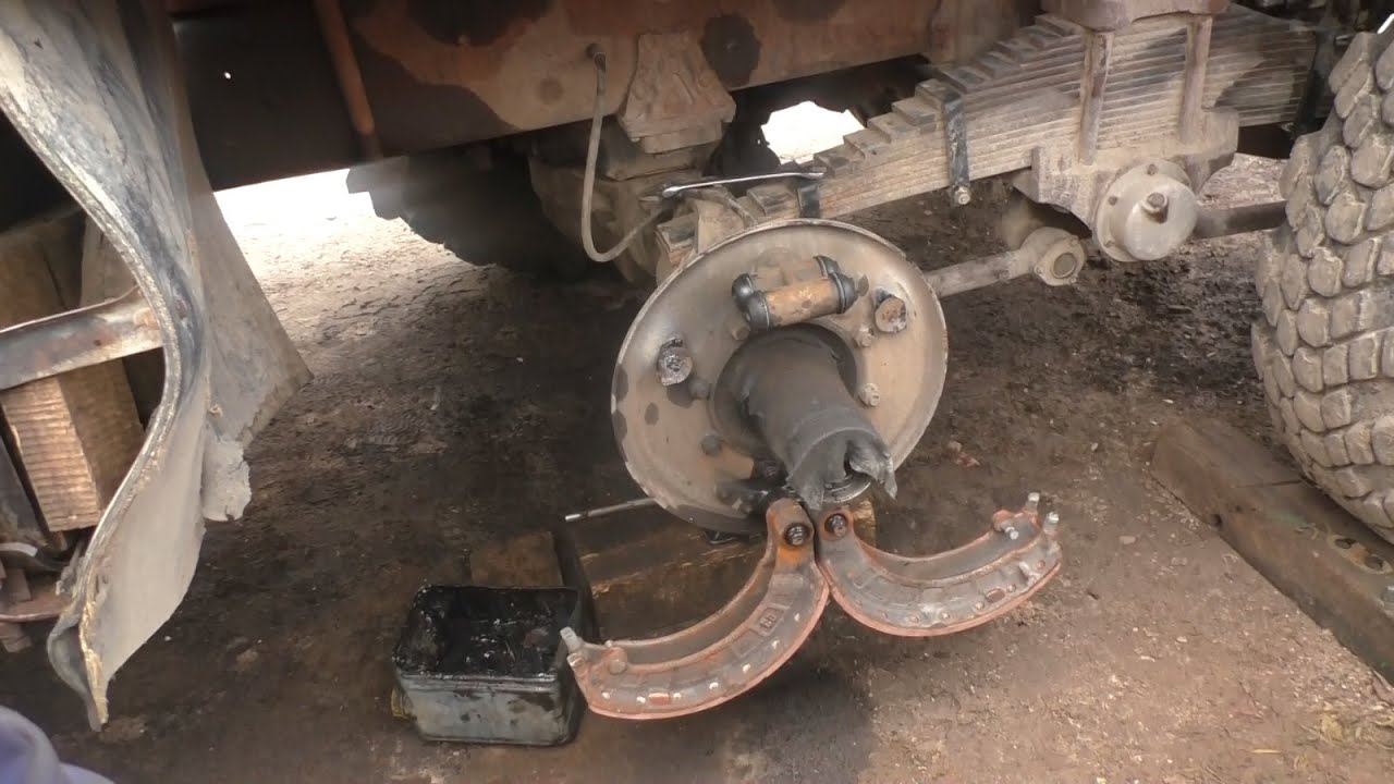 Меняю колодки на Урале и прочие дела...