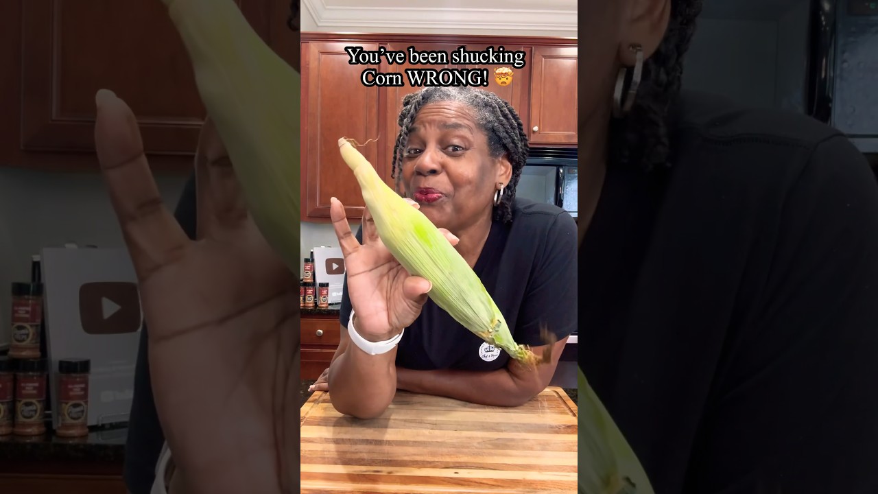 You&rsquo;ve been Shucking Corn WRONG! 🤯 #shorts