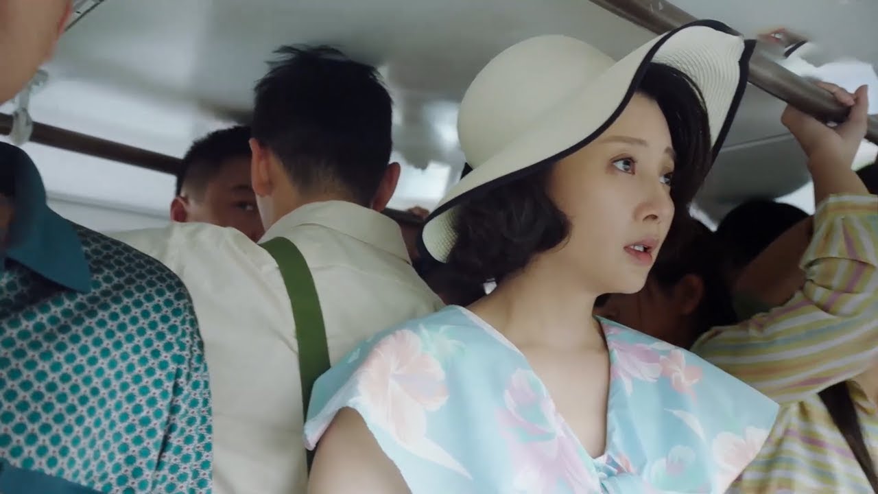 女医生公交车上被色狼骚扰，猛男直接把她护在身前！❤️ #甜宠 #cdrama #霸道总裁 #灰姑娘 #爱情 #OverbearingCEO