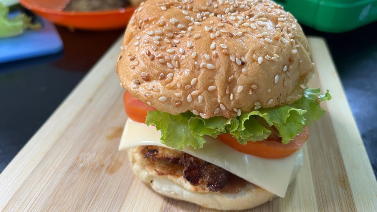 How to make Burger at home (ဟမ်ဘာဂါပြုလုပ်နည်း)