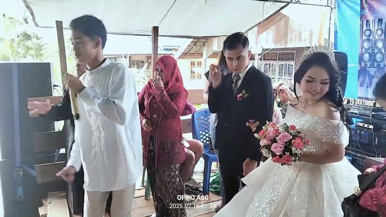 Judul lagu Papah Mamah Elvi Sukaesih Mansyur S Cover Pemuda Ripung Feat Agustina, Player Mr Wendra