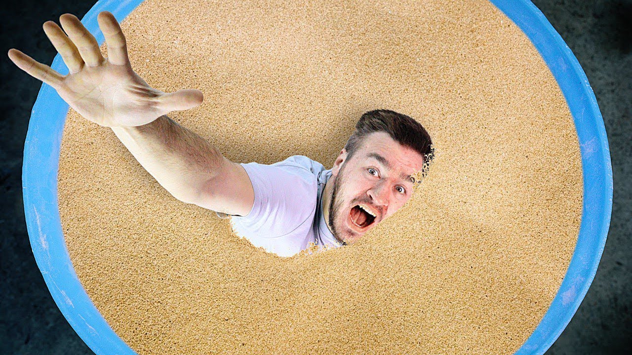 CAN YOU SURVIVE QUICKSAND !