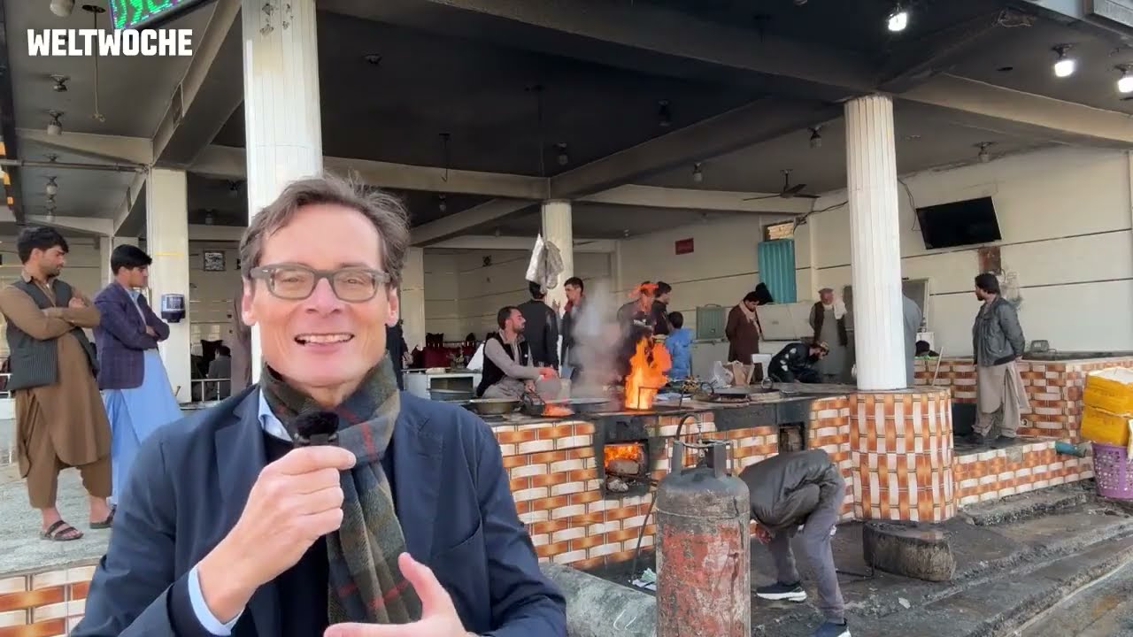 Köppel in Afghanistan: Halt an einer Raststätte, Mittagessen auf dem Weg nach Dschalalabad
