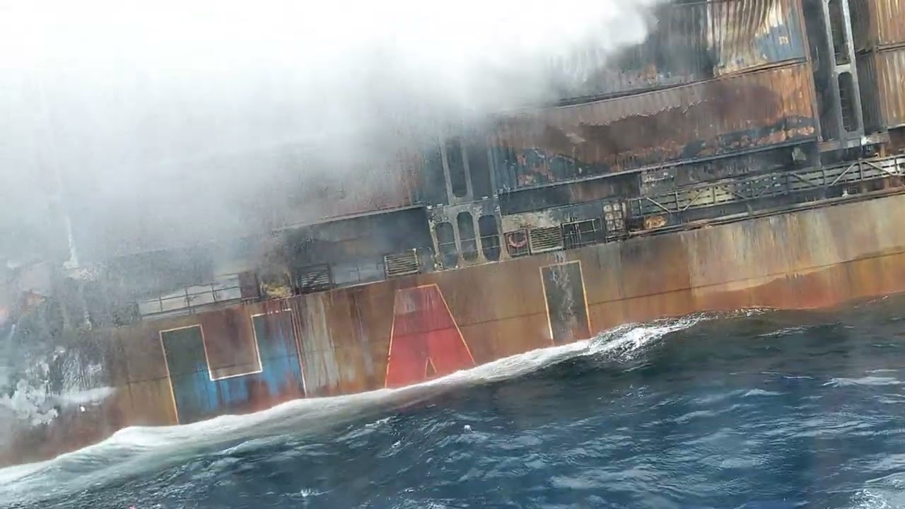 FIREFIGHTING WAN HAI 503#ship #shipaccident #shipping #sailor #cargo #port #fire  #containership 