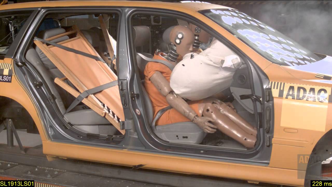 Crashtest: Urlaubsgepäck | ADAC