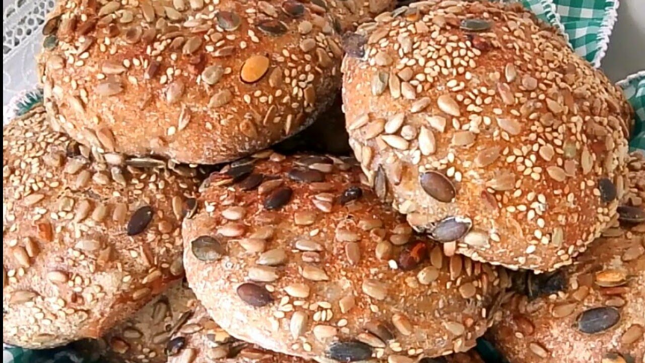 خبيزات بالخميرة البلدية رووووعة ب4 انواع الدقيق رطب و صحي.pain au lévain naturel