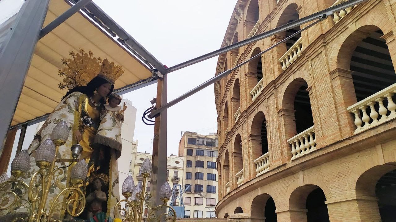 Vigilia Mare de Deu dels Desamparats plaza toros de Valencia.
