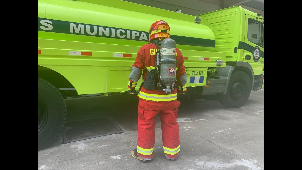 Cómo ponerse el EPP de incendios y el ARAC