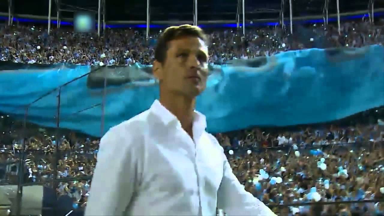 Espectacular recibimiento de la hinchada de Racing vs River - Torneo Primera División 2014.