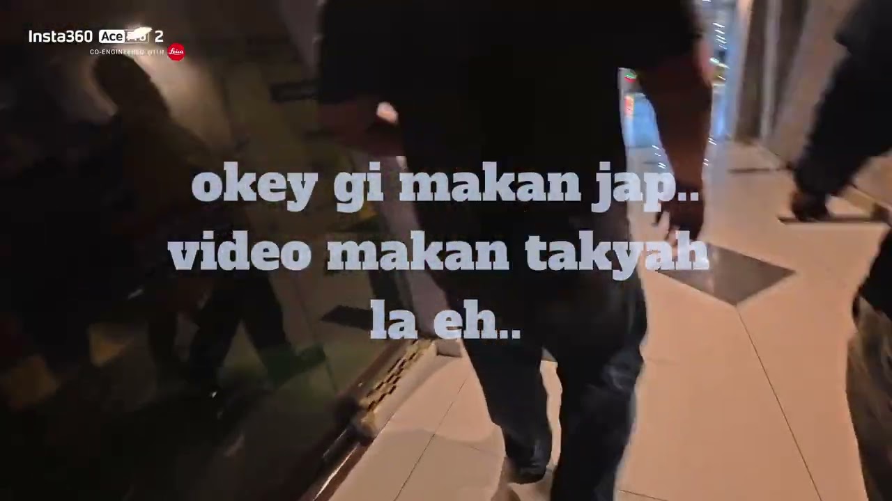 Rider Grabfood habis cedok pergi makan di Restoran Jejantas ayer keroh. 