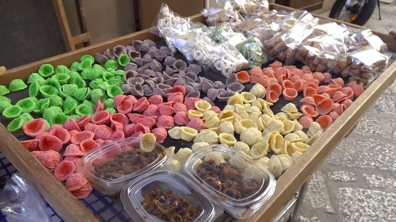 Bari vecchia, bloccato l'home restaurant di Nunzia delle orecchiette